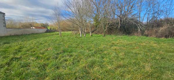 Entre ST MAIXENT ET LA CRECHE,, Azay le brule 79400