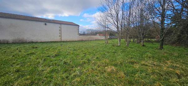 Entre ST MAIXENT ET LA CRECHE,, Azay le brule 79400