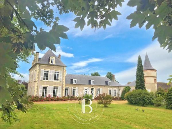 Bourges, Château 9 Chambres  à vendre