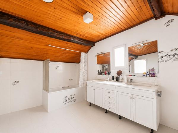 Oinville-sur-montcient - Maison 6 pièce(s) - 142 m²
