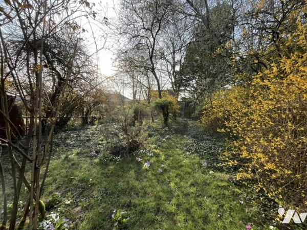 SAINT-OUEN - EXCLUSIVITE - MAISON DE VILLAGE EN RETRAIT DE RUE - GARAGE - JARDIN 800 m²