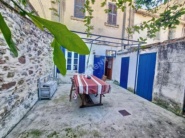 La Seyne Sur Mer Maison de village de 104 m² du 19éme siécle avec 4 chambres