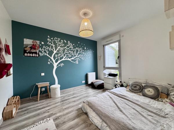 Saint-Julien-des-Landes (85150) Maison de 146 m2 sur 951 m2 de jardin avec garage de 90 m2