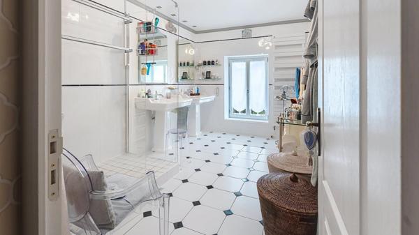 Jolie maison en pierre de taille