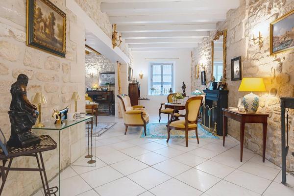 Jolie maison en pierre de taille