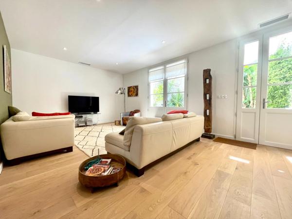 MAISON 7 PIÈCES 185 M2 GARAGE AIGUES MORTES