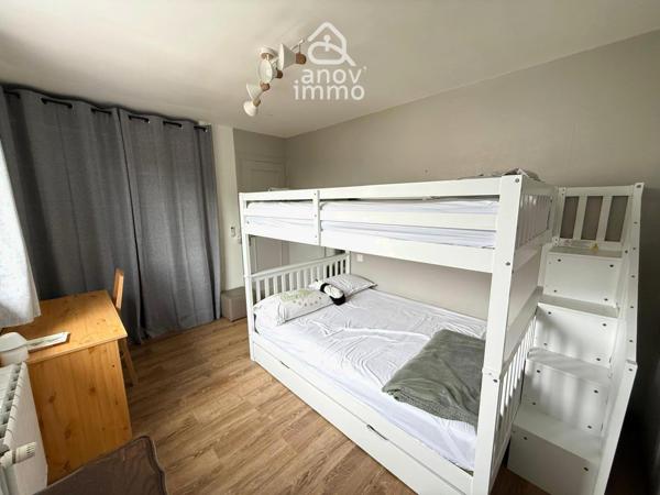 Maison
                                                                                                                                                                                                                                                                                                                        6 pièce(s)                                                                                                                                                                                                          3 chambre(s)                                                                                                                                                                                                          125  m²