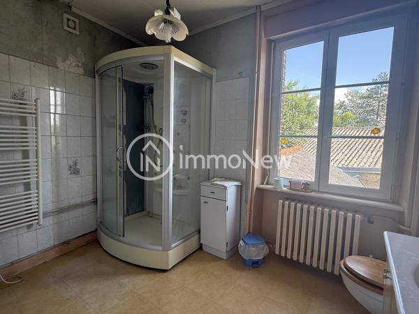 GENÊTS – Charmante Maison de Bourg en Pierres avec Garage de 90 m²