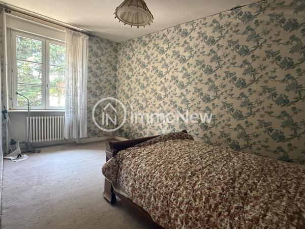 GENÊTS – Charmante Maison de Bourg en Pierres avec Garage de 90 m²