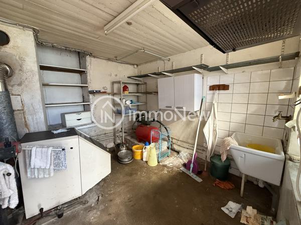 GENÊTS – Charmante Maison de Bourg en Pierres avec Garage de 90 m²