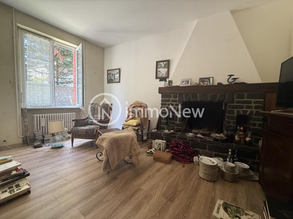 GENÊTS – Charmante Maison de Bourg en Pierres avec Garage de 90 m²