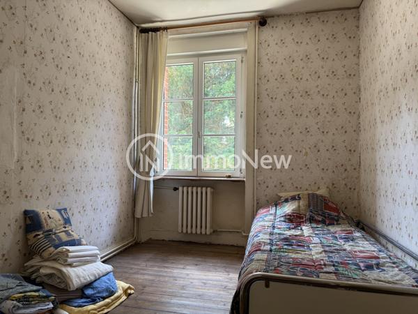 GENÊTS – Charmante Maison de Bourg en Pierres avec Garage de 90 m²