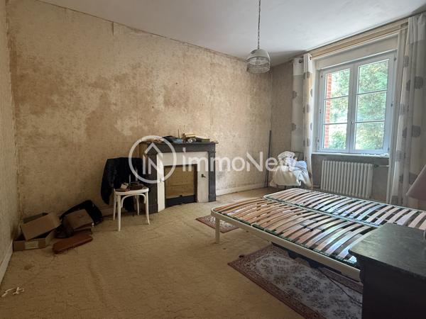 GENÊTS – Charmante Maison de Bourg en Pierres avec Garage de 90 m²