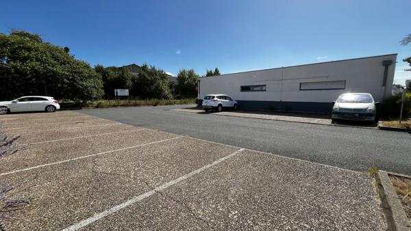 Local commercial de 577 m2 avec parkings en plein centre de Royan