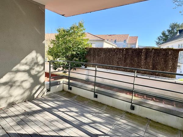Appartement T3 en excellent état, box et local vélos.