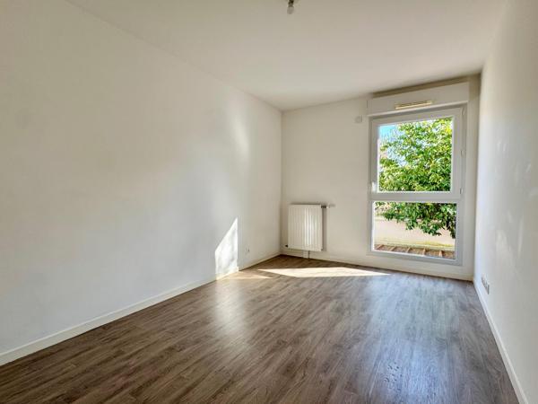 Appartement T3 en excellent état, box et local vélos.