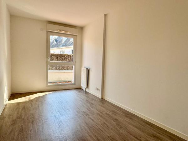 Appartement T3 en excellent état, box et local vélos.
