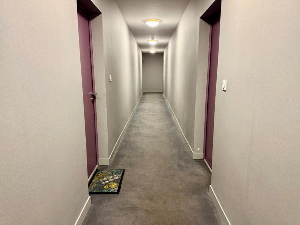 Appartement T3 en excellent état, box et local vélos.