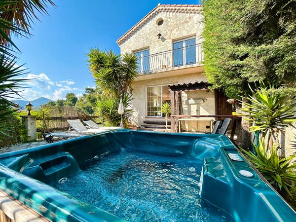 Villa Provençale à Nice - Vue Mer, Ville et Montagnes, Jardin, Jacuzzi & Garage XXL - Maison, Appartement et Studio - 8 Pièces, 216,90 m