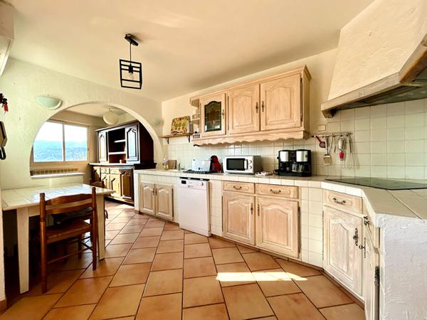 Villa Provençale à Nice - Vue Mer, Ville et Montagnes, Jardin, Jacuzzi & Garage XXL - Maison, Appartement et Studio - 8 Pièces, 216,90 m