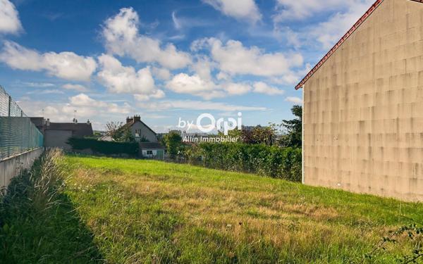 Terrain à vendre    Montluçon