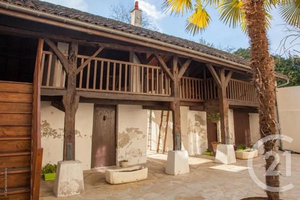 Maison à vendre  8 pièces - 332,30 m 2   MONTPON MENESTEROL  - 24