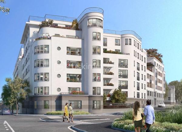T2 récent avec balcon – Val de Fontenay :
   -3e étage avec ascenseur
   -Résidence Kaufman & Broad – 2020
   -Surface habitable : env. 49 m²
   -Séjour avec cuisine ouverte : 26,7 m²
   -Chambre avec placard : 13,2 m²
   -Balcon Ouest : 4,5 m²
   -Salle de bains : 4,5 m²
   -WC indépendant
   -Entrée avec placard
   -Vue dégagée – environnement calme
   -Parking privatif sécurisé en sous-sol

 Chauffage et eau chaude collectifs – régulation individuelle
 DPE : C/D
Localisation :
   -RER A & E – Gare de Val de Fontenay : 500 m
   -Bus : 100 à 200 m
   -Commerces de proximité
   -Écoles : 250 à 900 m
   -Tram T1 : 2026/2027
   -Métros 1 & 15 : horizon 2030