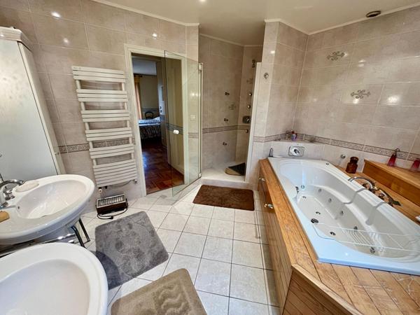 LA FERTE SOUS JOUARRE - APPARTEMENT 4 chambres avec terrasse et garage