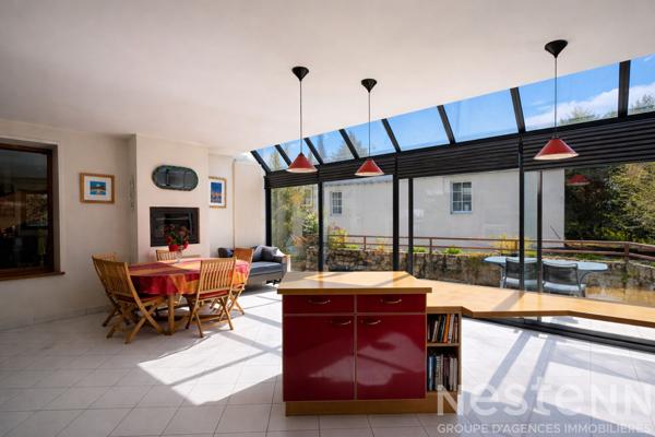 Maison de 185 m² à Saint-Goustan avec trois garages