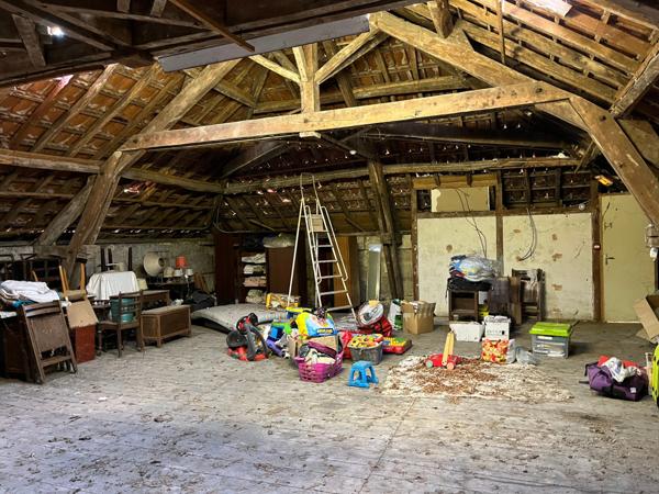 Vente des murs d’un immeuble exploité en hôtel-restaurant Saint-Aigulin (17360)