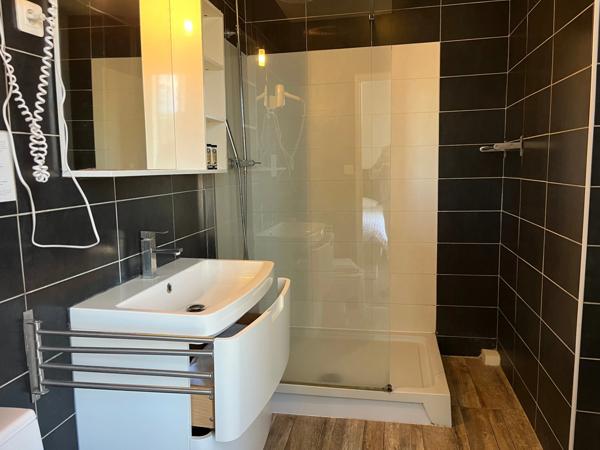 Vente des murs d’un immeuble exploité en hôtel-restaurant Saint-Aigulin (17360)