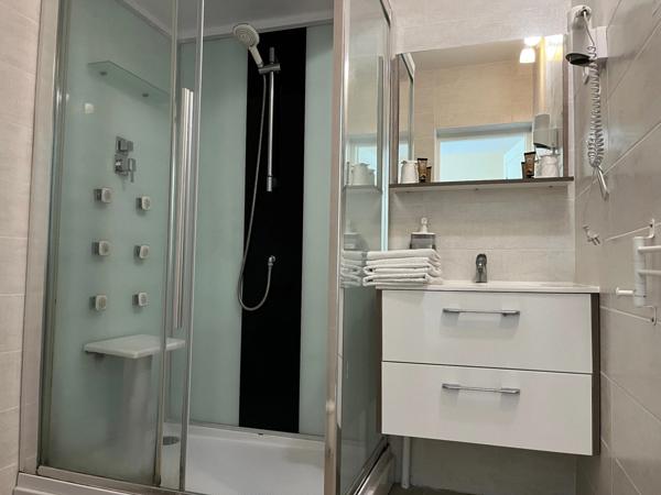 Vente des murs d’un immeuble exploité en hôtel-restaurant Saint-Aigulin (17360)