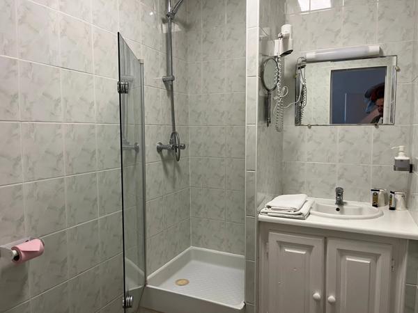 Vente des murs d’un immeuble exploité en hôtel-restaurant Saint-Aigulin (17360)