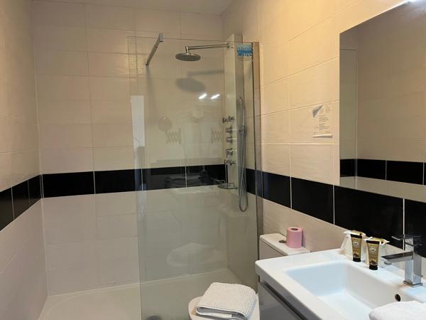 Vente des murs d’un immeuble exploité en hôtel-restaurant Saint-Aigulin (17360)