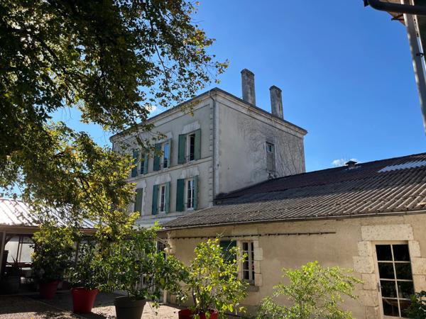 Vente des murs d’un immeuble exploité en hôtel-restaurant Saint-Aigulin (17360)