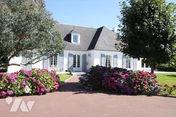 Beaux volumes pour ce pavillon au calme et sans vis à vis