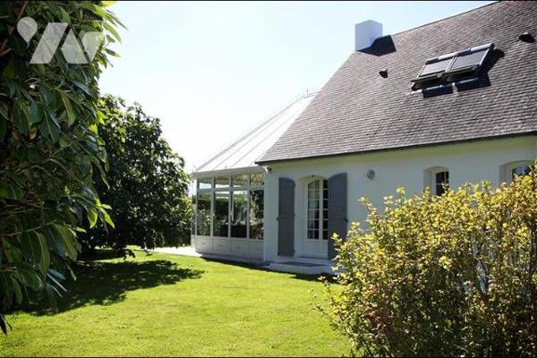 Beaux volumes pour ce pavillon au calme et sans vis à vis