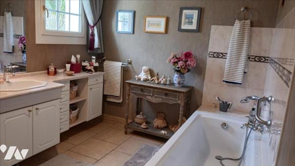 Beaux volumes pour ce pavillon au calme et sans vis à vis