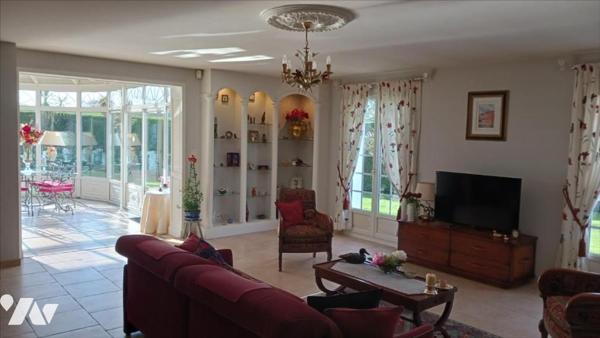 Beaux volumes pour ce pavillon au calme et sans vis à vis