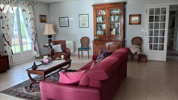 Beaux volumes pour ce pavillon au calme et sans vis à vis