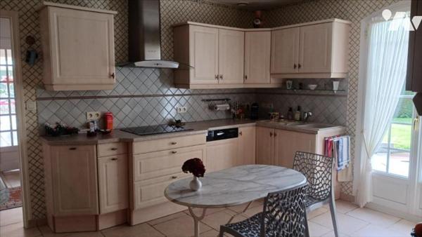 Beaux volumes pour ce pavillon au calme et sans vis à vis