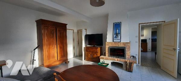 Corps de ferme à vendre Levroux (36),
-Maison d'habitation (3 chambres). Dépendances sur 2.7 ha .