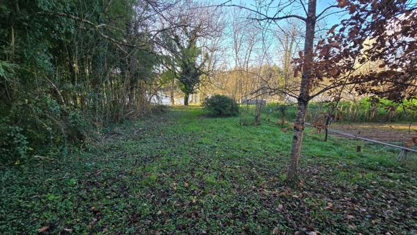 TERRAIN BORD DE VIENNE