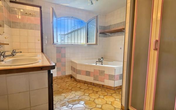 Maison à vendre    5 pièces • 167 m2 Roussillon