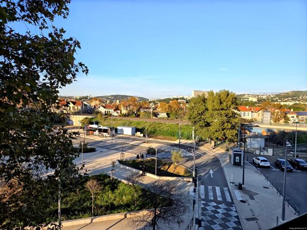 Magnifique T 3 avec 2 terrasses et 2 parkings privés