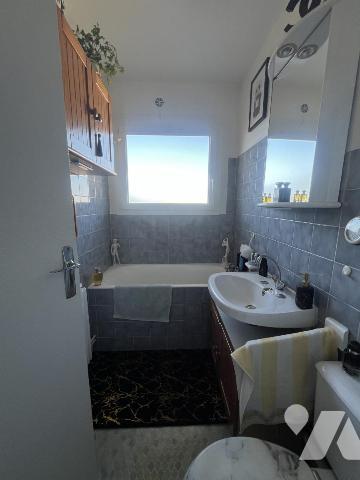 Pour investisseur - Vendu Loué - Proche Clinique du Parc - T2 de 47 m2 - Loué 500 € net.