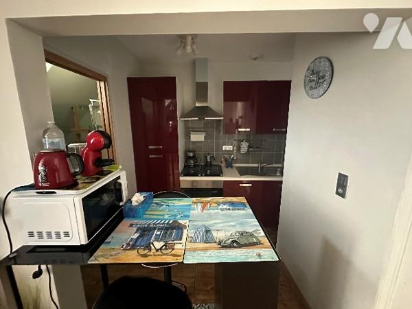 STUDIO 17 m² – RÉSIDENCE HISTORIQUE FACE À LA MER – VENDU MEUBLÉ