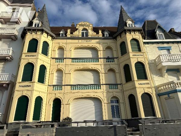 STUDIO 17 m² – RÉSIDENCE HISTORIQUE FACE À LA MER – VENDU MEUBLÉ