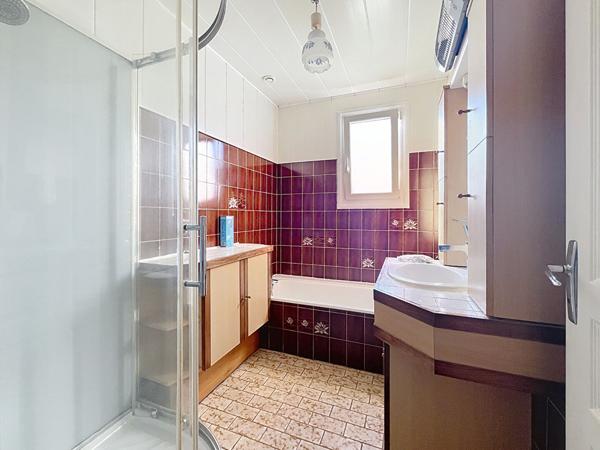 Maison à vendre à DOIX LES FONTAINES - 5 pièces, 4 chambres