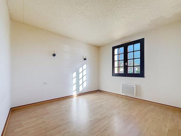 Maison à vendre à DOIX LES FONTAINES - 5 pièces, 4 chambres